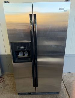 Refrigerator excellent condition $170