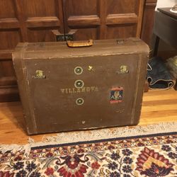 Vintage Suitcase Decoration Display Also Other Items For Sale 
