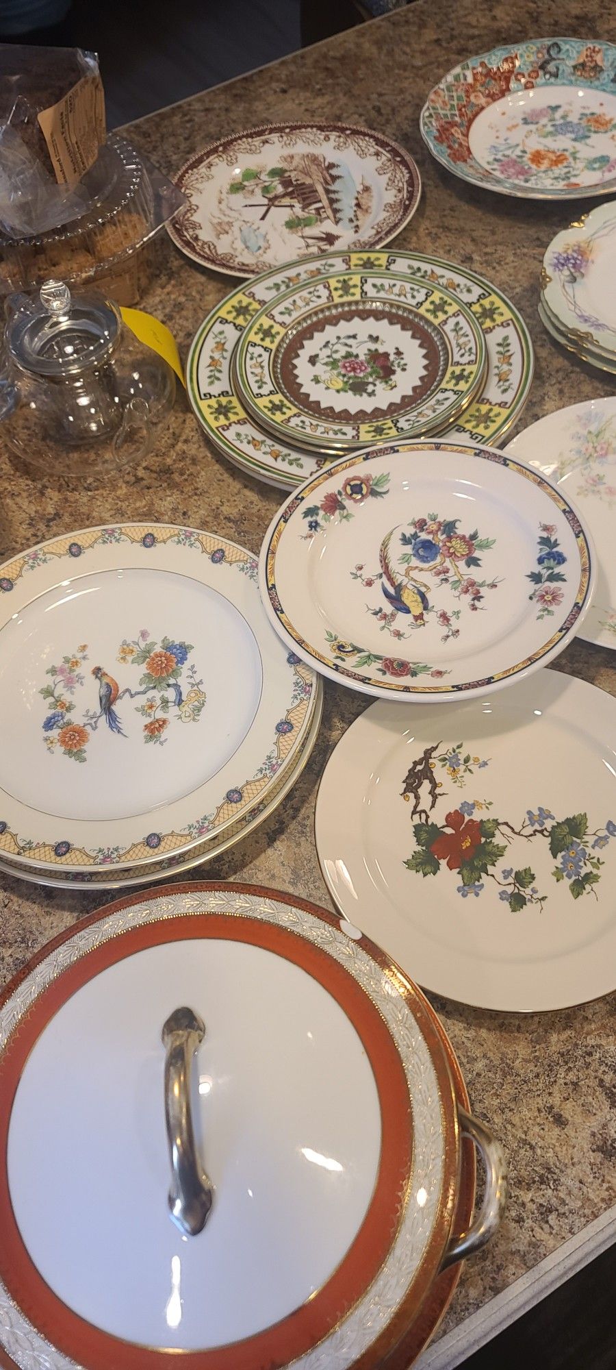 VINTAGE CHINA PLATES AND BOWLS