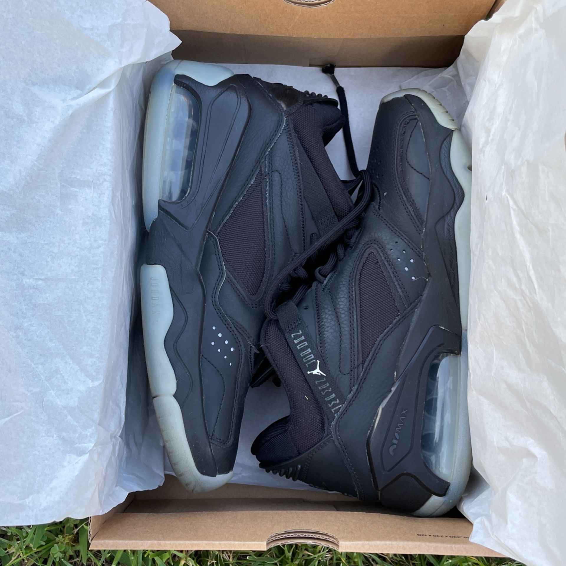 jordan point lanes black/white