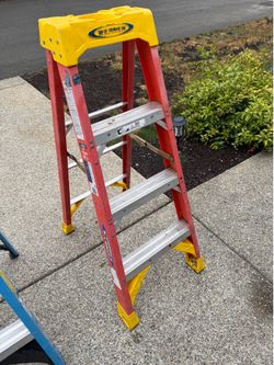 4’ Warner Step Ladder - Like New