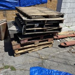 Free wood And Plastic Pallets