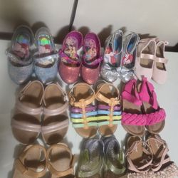 Toddler girls shoes #7, $5 each/Zapatos para niña pequeña, #7, $5 c/u
