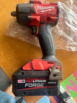 Milwaukee m18 fuel 1/2 impact with 8ah forge battery new