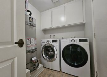 LG dryer !Great Condition | Moving Sale