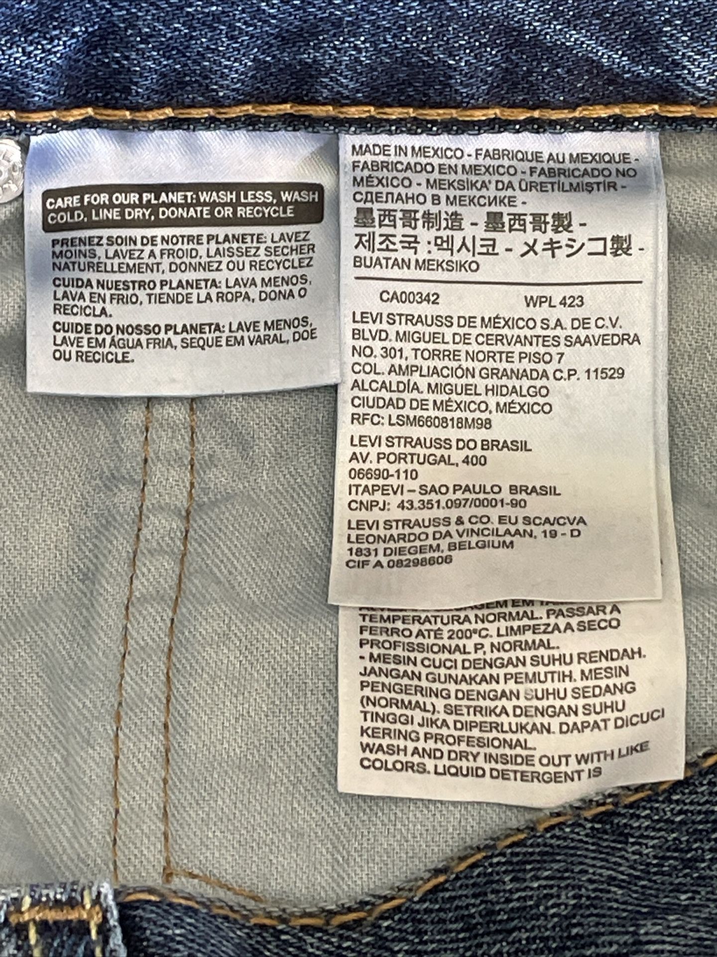 Pair Men's Levi's 517 bootcut jeans Size 33 X 34 100 Cotton Blue for Sale in Santee, CA