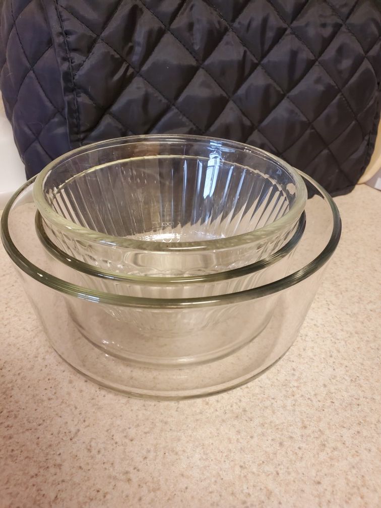 3 Pyrex bowls