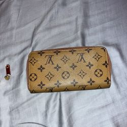 Authentic Louis Vuitton Zippy  wallet