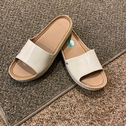 NEW LADIES WHITE PATIENT LEATHER UGG FLAT SANDALS 