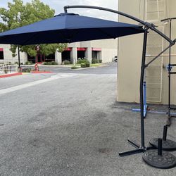 Brand New 10 Feet Outdoor Patio Cantilever Umbrella offset. 