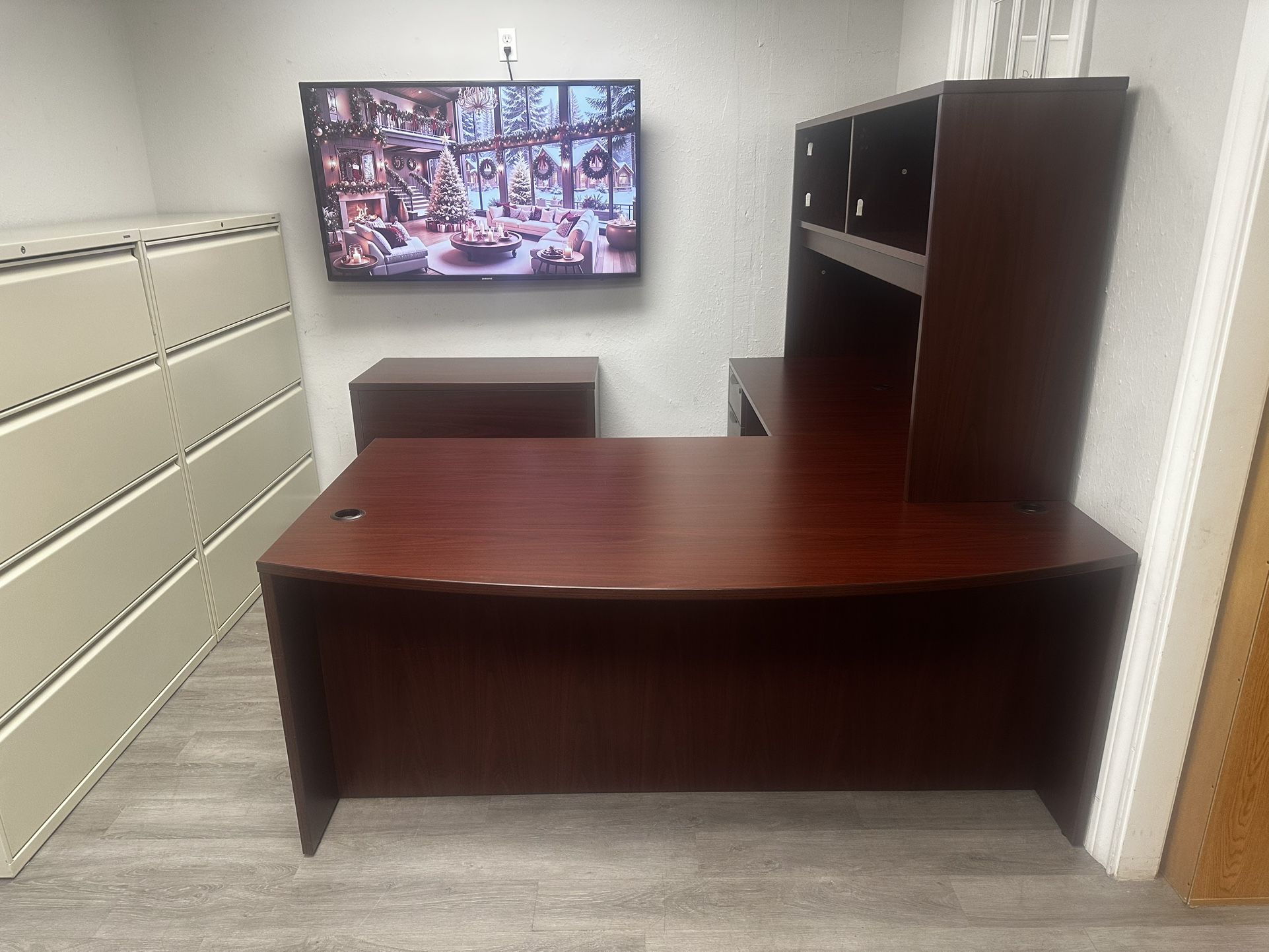 OFFICE/HOME DESK EXECUTIVE DESK L-SHAPE DESK WITH HUTCH