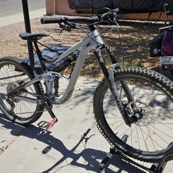 2023 Giant Trance X Mountqin Bike