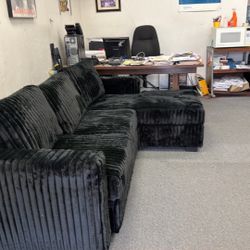 New 92x59 Sectional Couch / Free Delivery 