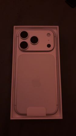 iPhone 17 pro white