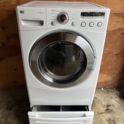 Beautiful LG brand dryer in excellent condition.