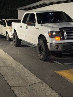 Ford F-150 FX4 4x4 Crew Cab Pickup Truck 2010