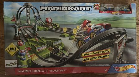 TOYS Brand New Mario Kart Race Track