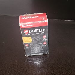 Smartkeylp
Lp
L)lp Heavy Duty Padlock, with 1-1/8" Shackle
Brand New 
$20.00 (each lock price)
firm on price 