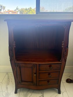 Vintage wooden cabinet/shelf