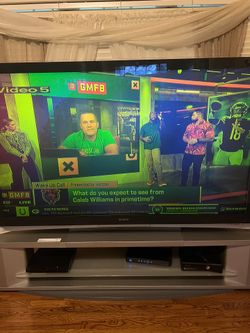 75 Inch Samsung TV With Stand