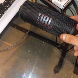 JBL PORTABLE BLUETOOTH SPEAKER 