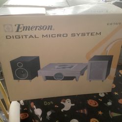 Emerson ES769 Executive Micro Stereo System CD Player - Complete