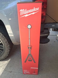 MILWAUKEE M18 18V LITHIUM-ION CORDLESS ROCKET DUAL  POWER TOWER LIGHT ( TOOL ONLY  )