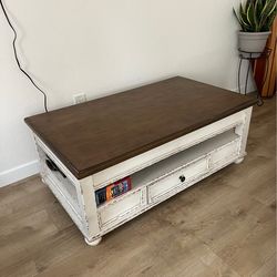 Lift top coffee table