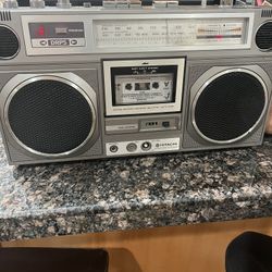 Hitachi TRK-8020H Radio-Cassette 