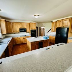 Excellent Condition Kitchen Appliances - Refrigerator, Cooktop, Wall Oven, Dishwasher, Microwave. 