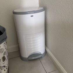 Diaper Pail / Trash Can For Diapers 