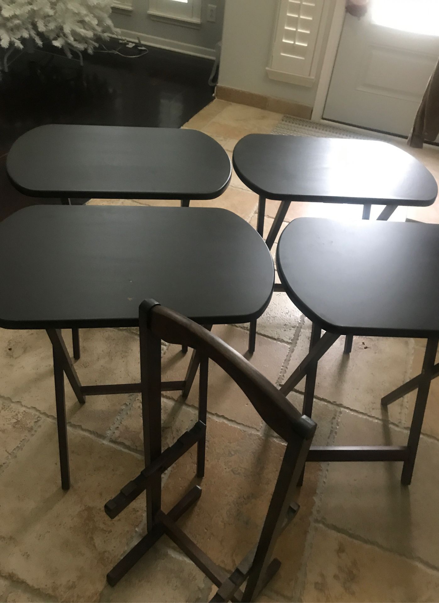 Set of 4 folding tables with stand