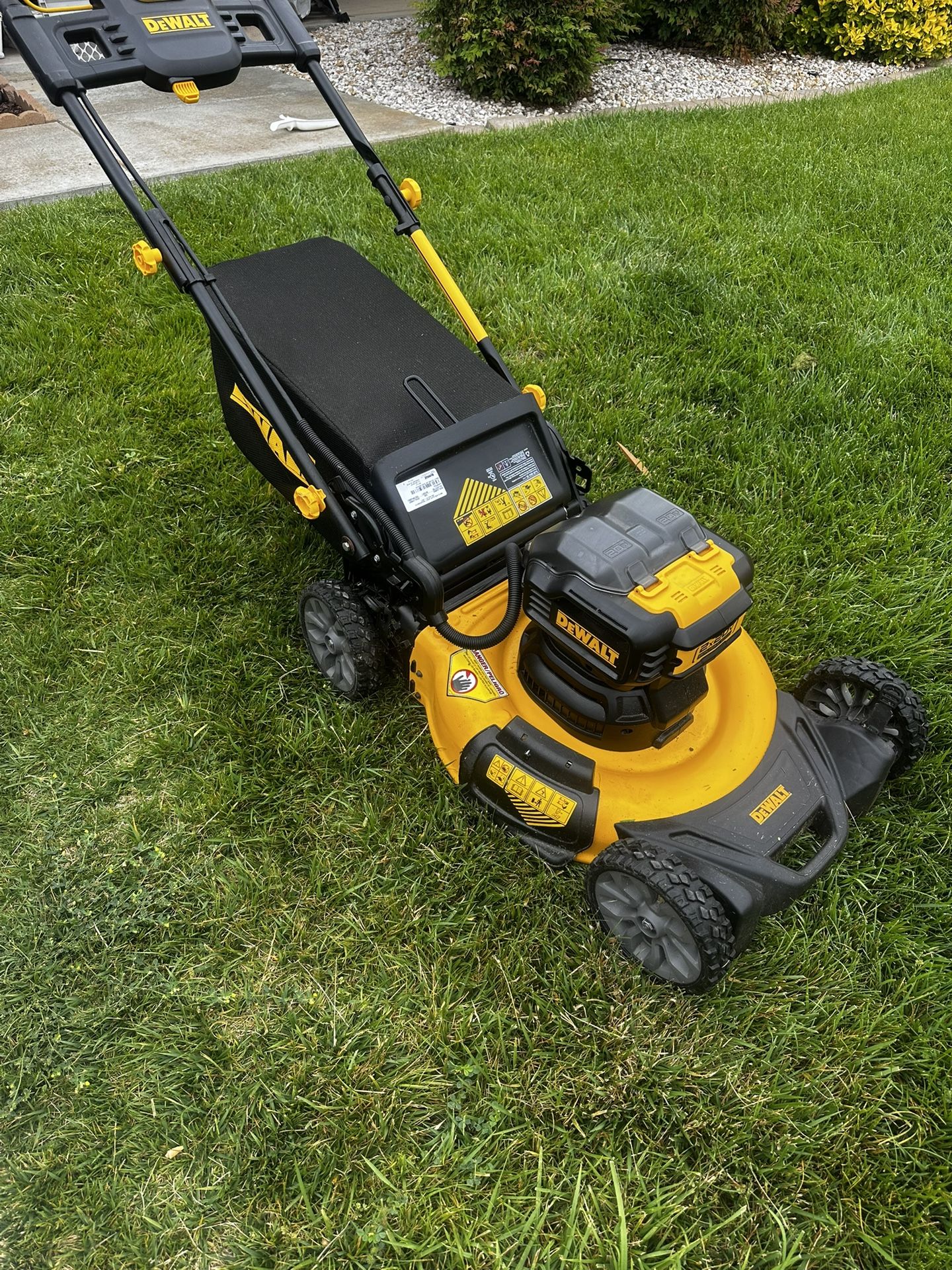 DeWalt 2X20V 21 inch Lawn Mower (Battery & Charger)
