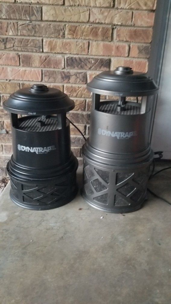 2 DynaTrap 1 acre insect trap