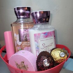 Valentine's Basket. Bbw Set. Valentine's Gift Set. Sweet Pea. Bath and Body Works. Birthday Gift. 