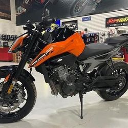 2023 KTM 790 DUKE
