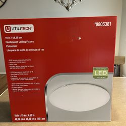 Utilitech Flush Mount 19” Led Ceiling Light Fixture