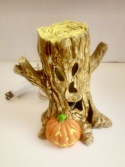 Vintage Midwest of Cannon Falls “Creepy Hollow Eerie Elm Haunted Tree” Ceramic Light-Up Figurine