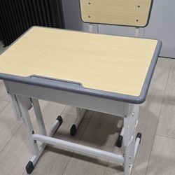 Kids Desk and Chair Set