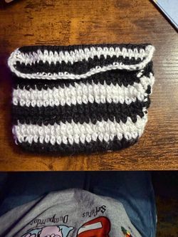 Black & white crochet wallet