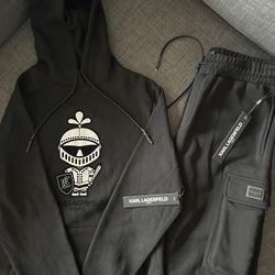 Carl Lagerfeld Men’s Hoodie And Fleece Cargo Joggers Set Size M NEW