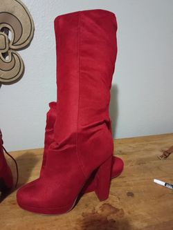Red knee bootz