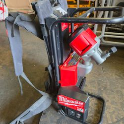 Milwaukee FUEL Lithium-Ion Cordless Concrete Vibrator Kit with 1 Batterie and Charger