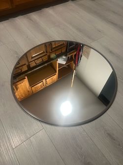 Round mirror