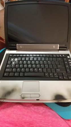 Selling 2 laptops a toshiba amd a compaq