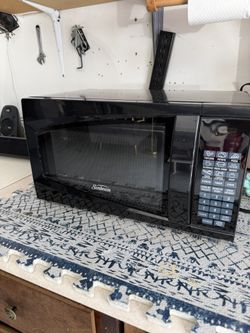 Sunbeam SGDF702 Microwave Oven In Great Condition Working 