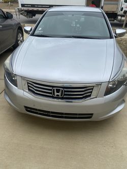 I have 2010 Honda it’s my daily drive everything working great and new tire on it new battery clean inside and outside It’s ‏rebuilt title