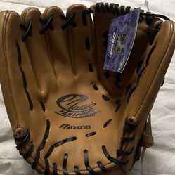 Left-Handed Throw Mizuno Classic Fast Pitch Softball Glove 
