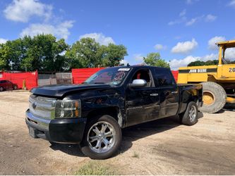 2009 CHEVY SILVERADO IN FOR PARTS!!