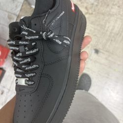 Supreme air Force 1 Size 10